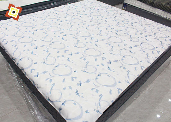 Fabricante de tejidos textiles al por mayor Venta de precio barato Tejido de punto de poliéster blanco con estampado Tejido para colchones