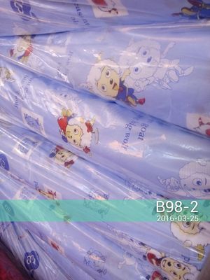 Tela impresa tejida 40gsm resistente de la arruga con floral impresa